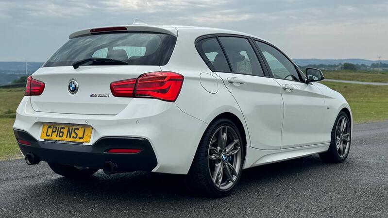 BMW 1 SERIES